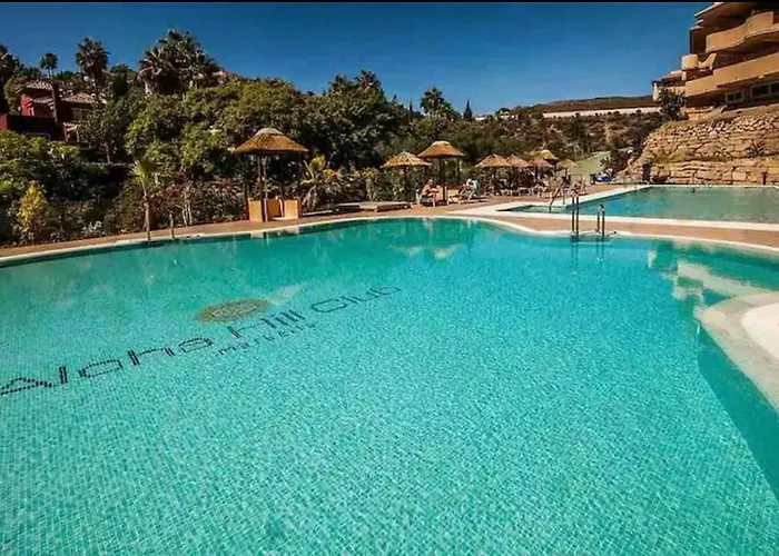Luxury 2 Bedroom Apartment, Close To The Sea And The Golf Course, Aloha Hills Club Property